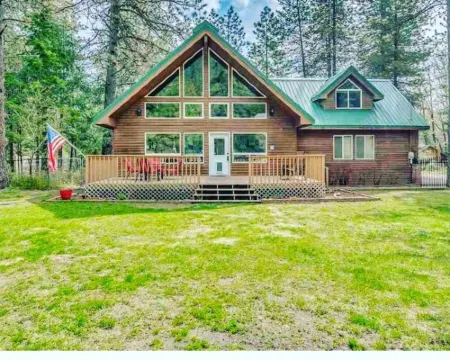 3 bedroom Chalet at the base of Schweitzer Hotels in Sandpoint