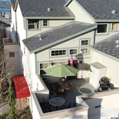 Summit County Basecamp: Escape to the Mountain Lake! Garage-Grill-In Town!