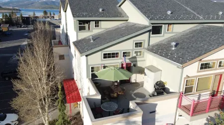 Summit County Basecamp: Escape to the Mountain Lake! Garage-Grill-In Town!