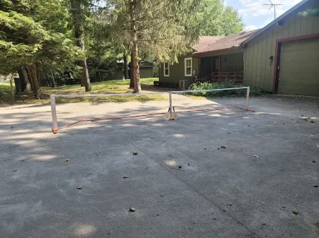 Corey Lake, High speed internet, Dock, Deck, Skiing, Fishing. Apple Picking