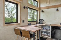 Treehouse on a large lavender farm + all amenities!
