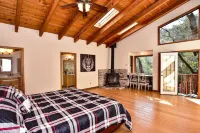 Lrg Wine Country Estate on creek w Pool/Spa sleeps 8 - Villas