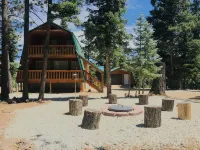 Sleeps 13- 3 Full Bathrooms - Family memories around the FIRE PIT! Hotels in Duck Creek Village