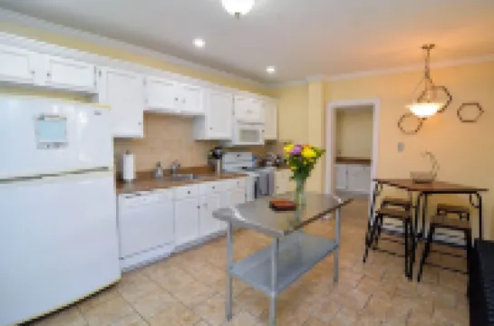 Excellent Location, Family & Pet Friendly, Walk to Main St, Close to Everything