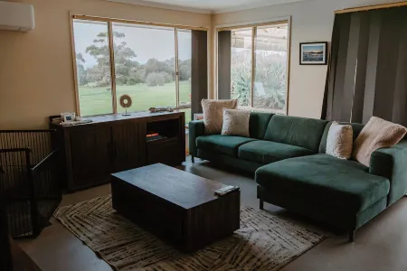 15% Off Weekly | Coastal-View MALU | 4BR Отели рядом с достопримечательностью «Kangaroo Island Sealink»