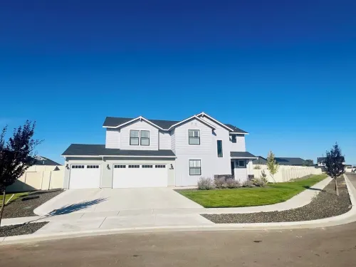 Ultimate Sports & Relaxation Retreat – Private Courts & Large Yard