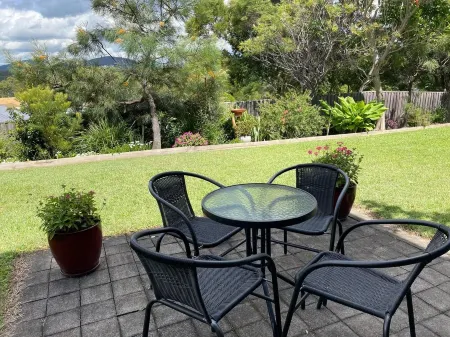 Studio at 60.Private Apartment, Close to Beaches and Cafes. Breakfast Included.