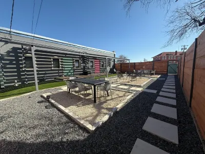 'Green Door' Downtown Loft 월마트 슈퍼센터 주변 호텔
