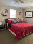 Cozy 2 Bedroom Country Cottage North of Parsons . Sleeps up to 5 people.