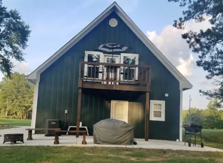 Green Loft in Philadelphia, MS; #1 Отели в г. Neshoba County