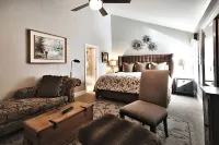 "The Most Beautiful Condo at Three Kings" 4 Seasons of the Year