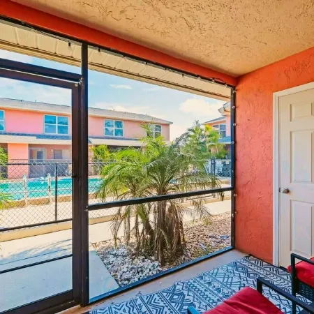 Sandy Feet Retreat - Minutes to Sanibel - Pool - Fast WiFi - Free Parking