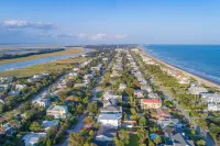 Great Fall/Winter Rates/Rooftop/Pool/Luxury/3 Minute to Beach/Near Sullivan's