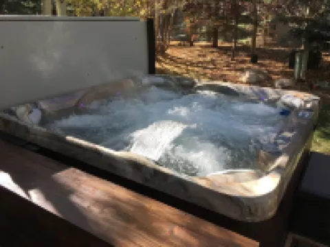 HOT TUB! Between Jackson, Grand Teton NP, and Grand Targhee, Yellowstone NP!! Hotels in Victor