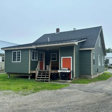 Direct Trail Access! Downtown - Full Home! Отели в г. Миллинокет