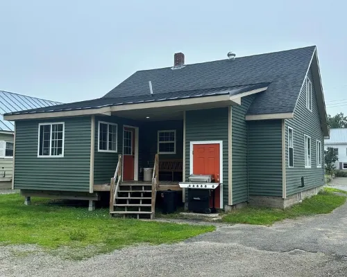 Direct Trail Access! Downtown - Full Home! Hotels in Millinocket