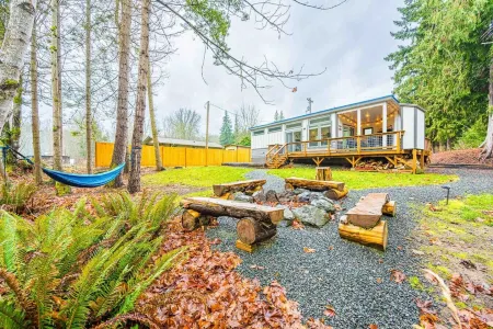 Rivers Edge:river side tiny home