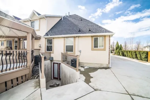 The Pickleball Manor Hotels in Highland