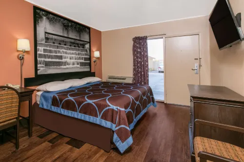 Super 8 by Wyndham Lubbock Civic Center North - Motels