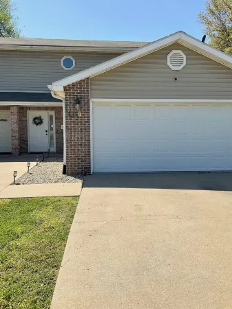 Lovely 2-bedroom townhome in Saint Joseph