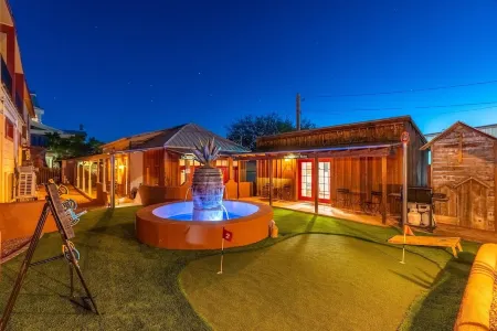 China Mary Inn: "China Mary's" House right on Historic Allen St in Tombstone