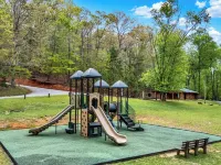 Deer Haven-Secluded Mountain House w/Outdoor Fireplace, Hot Tub, and Arcade Hotels in Ellijay