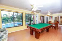 Fun Magical Home on Canal-Relaxing Pool -Spa-Enjoy Fishing-Kayaks-WiFi-Near All
