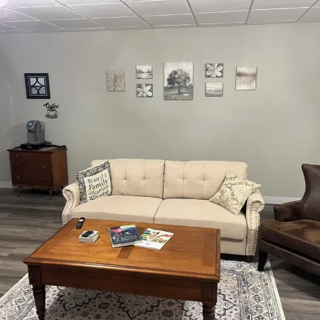 Cozy 2-bedroom basement apartment in charming Memphis IN. with WiFi, office area