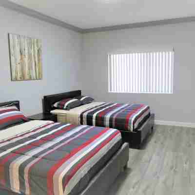 Spacious Home* 7 minutes to Disneyland Rooms
