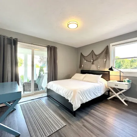 Beachy Getaway Near Newport & Beaches