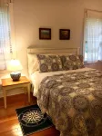 Best Location-Room for All. Steps to the Beach,Easy Stroll to Town Private Yard. - 3-Star