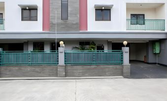 RedDoorz Plus at Buah Batu
