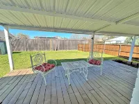 Charming 2-bedroom house in The Colony with WiFi, AC