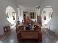 Mruyung Guest House Kota Lama Banyumas Mitra RedDoorz Hotels in Kemangkon