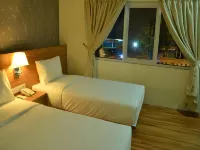 Tanjung Karang Hotel فنادق في Ratu Agung