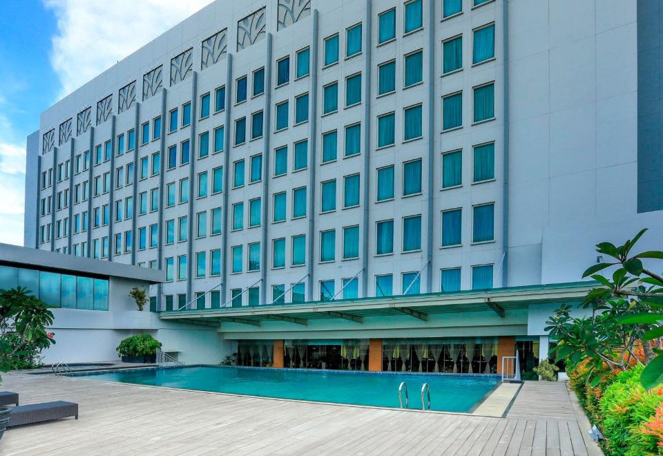 Five Premiere Hotel