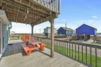 Spacious Coastal Escape + 3 King Ensuites + Bunkroom Ensuite + Beach Gear