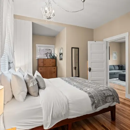 Cozy & Clean Home 2 blocks to Downtown, 3.5 mi. to base of Schweitzer!