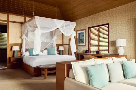 Hermitage Bay Отели рядом с достопримечательностью «V C Bird Monument»