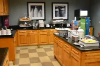 Hampton Inn & Suites Chincoteague-Waterfront - Breakfast