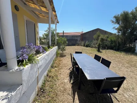 Maison 9/11 Couchages à 50m de la mer Climatisée Jardin Garage Voiture