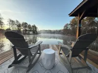 Charming Lakeside Cottage on Golden Pond - Homestays