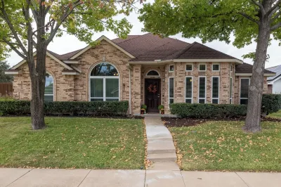 Pool, Games, Fenced Yard & Outdoor Bar in McKinney Hotels near Black Gold Harley-Davidson