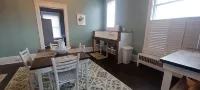 Charming 2-bedroom apartment in quiet downtown neighborhood in Petersburg
