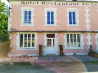 15-person gite with 6 bedrooms and bar area ideal for family reunions!