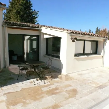 At the foot of Ventoux, new air-conditioned gîte with private pool