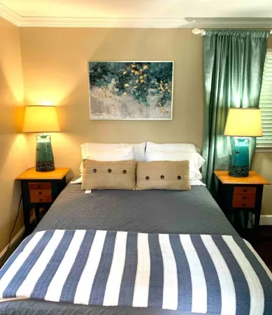 Truly a unique get-a-way! Cottage on the shore of the Little Miami River!