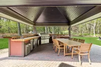 Luxe Family Retreat• Heated Pool, Hot Tub, Near Beach• Perfect Year Round Space Hotels in Berrien County