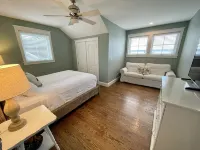 AMAZING Lakefront And Well Designed Lakehouse: That Is Sure To Please