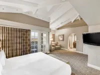 Hilton Phoenix Tapatio Cliffs Resort Hotels near North Mountain